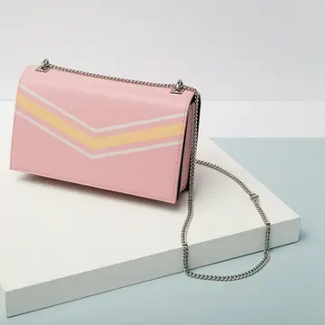 Chain shoulder bag
