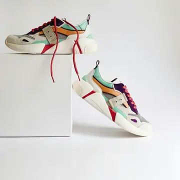Casual sneakers